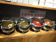 自助调料区-湘人龙记老长沙米粉(华普国际大厦店)