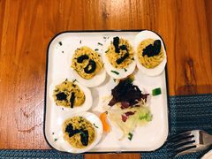 酿鸡蛋沙拉配鱼子酱-帕歌西班牙餐厅paco tapas
