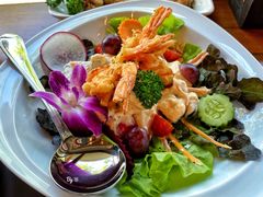 -Chom Cafe and Restaurant