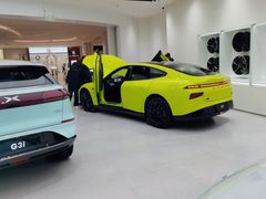 -小鹏汽车(北京龙湖长楹天街销售中心)