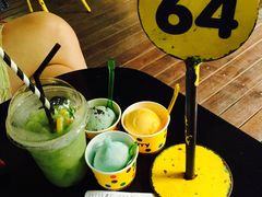-莓园冰淇淋店