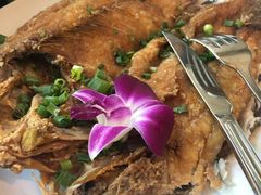 -Chom Cafe and Restaurant