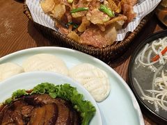 -老滇山寨•云南特色菜•地方菜•民族风情歌舞表演(金碧店)