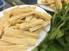 -渝君重庆火锅(嘉宾路店)