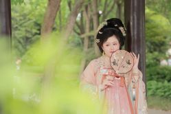 -宝蝶记汉服体验馆