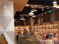 -新华里咖啡书吧(新华书店小寨店)