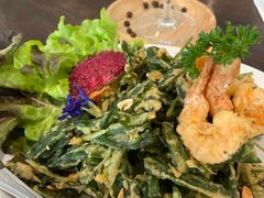 -Chom Cafe and Restaurant