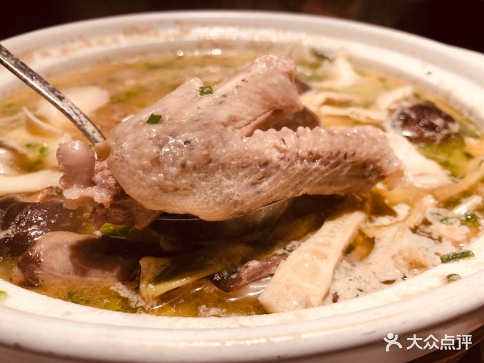 大方传统菜(利时广场店)老鸭馄饨图片 