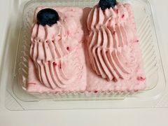 草莓鲜奶蛋糕-红宝石·鲜奶小方·海派西点房(万航店)