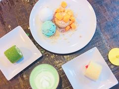-莓园冰淇淋店