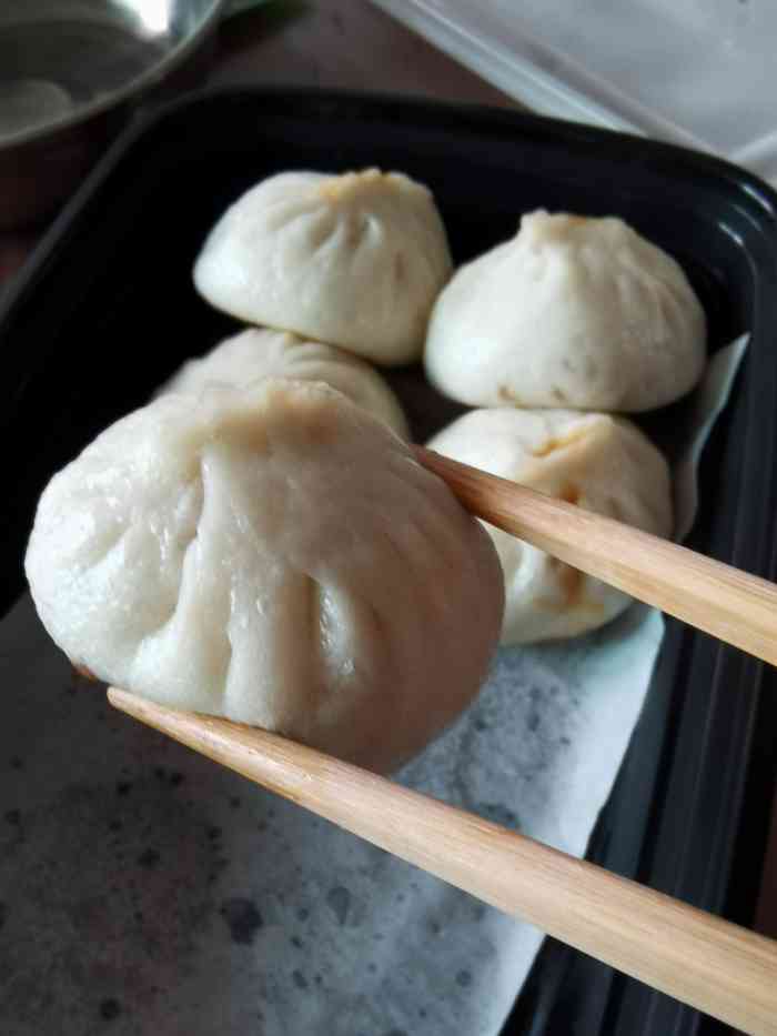 许鲜包子(武夷绿洲店)-"整理来说这个包子还不错,就是有些贵.馒头.