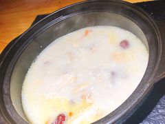 -洪氏嗨捞·广东猪肚鸡·椰子鸡火锅(西咸万象城店)