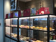 面包甜点陈列柜-奈雪的茶(深圳北站店)
