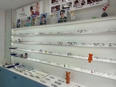 -一人多镜蔡司·依视路眼镜店(琉璃店)
