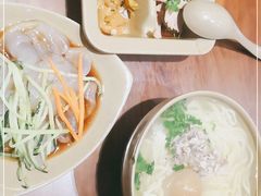 -亮亮面馆(经六路店)