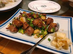铁板蒜片炒牛肉-彩蝶谷美食廊·粤式经典南番顺·铁板烧烤泰风味(广州长隆酒店)