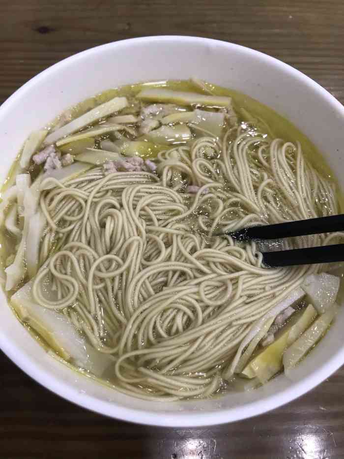 打分 老规矩,扁尖肉丝面,白汤,免青.