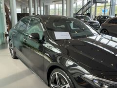 -成都中升之星奔驰4S店