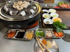 -围炉肉舍•炭烤活鳗•丹东海鲜烤肉(步行街店)