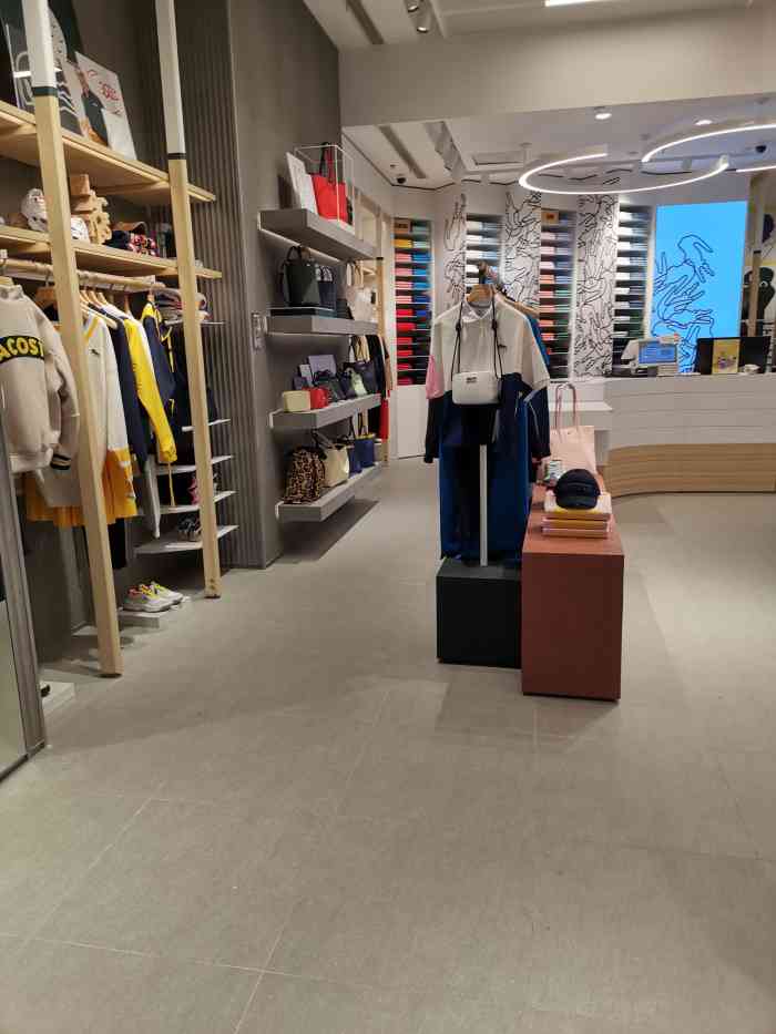 lacoste(万象汇店)-"99宁波鄞州区万象汇一楼给我印象最深的.