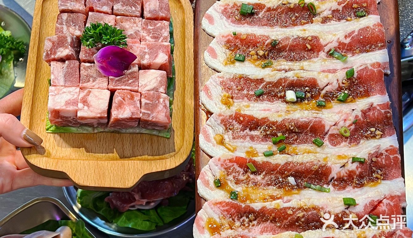 还原韩剧场景！成秀妍烤肉店😋