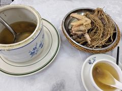 养肝草煲鸡-台山第一家兴华黄鳝饭·黄鳝婆(彭沙坑总店)