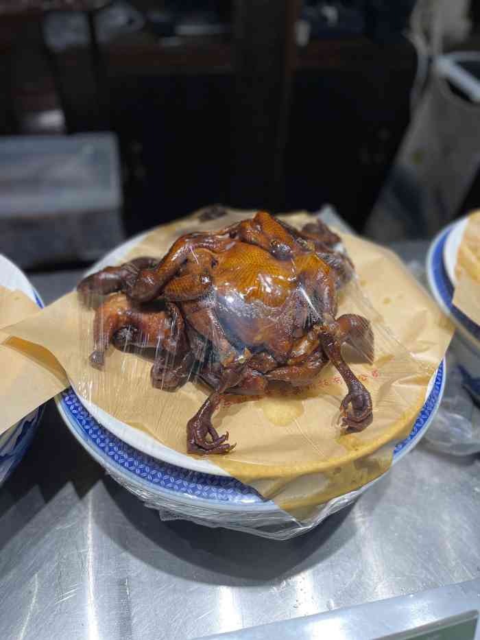 知味斋肴鸡(古商城店)-"这家店在新建中路上,有时候下班回家会顺路.