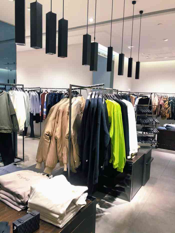 urban revivo(天津世纪都会店)-"ur世纪都会店,空间大宽敞,干净整洁.