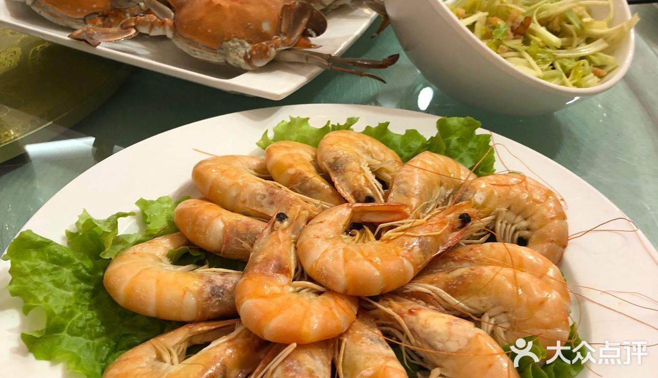 婚宴前一天的晚饭由于人数太多包间坐不下