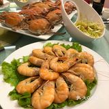 婚宴前一天的晚饭由于人数太多包间坐不下