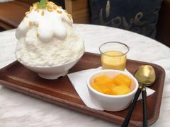 岛屿一芒果肉加芒果冰淇淋-丹礼糖甜品