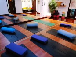 -Yvon yoga 瑜伽·精准体态管理中心