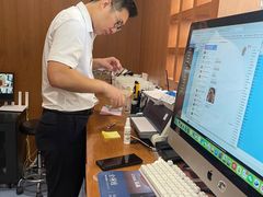 -无奔眼镜·蔡司·依视路授权店(马家堡店)