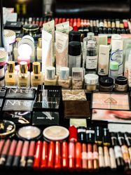 -红馆妆造(中央大街店)