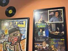 -SISTERS BAR RESTAURANT川意酒馆(嘉善老市H楼店)