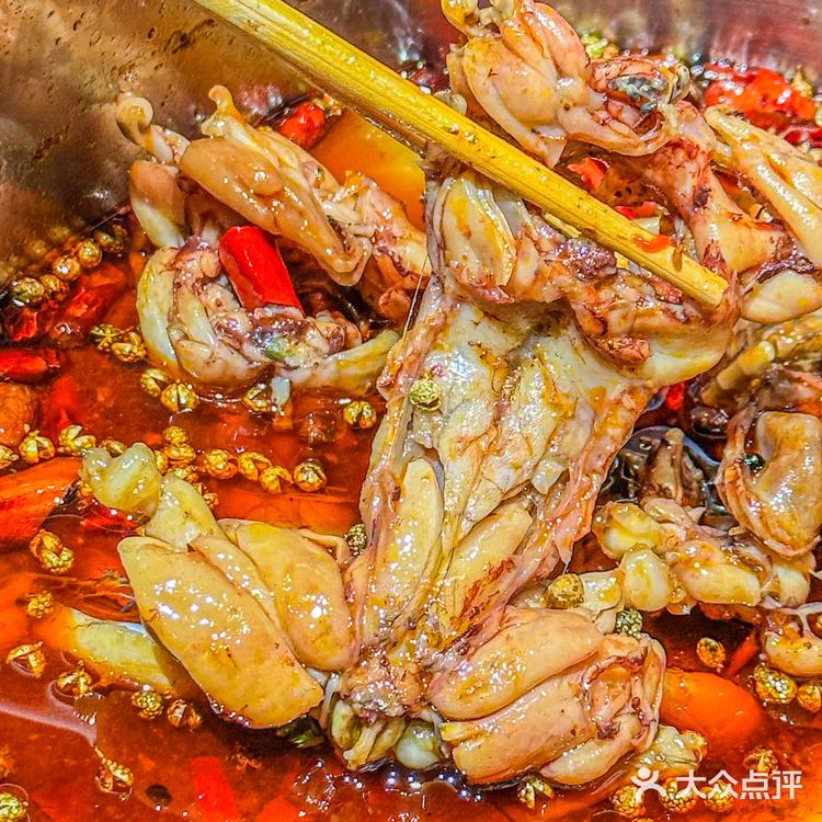 有生之年系列‼️在广州吃到了美蛙鱼头火锅