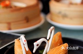 Chestnut Swan Pastry