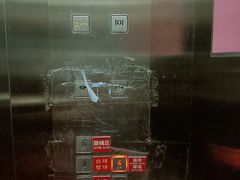 -上海总工会黄浦区工人体育馆-停车场