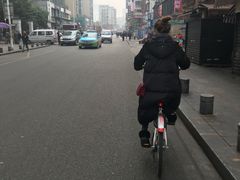 酒店周边环境-宜昌均瑶国际酒店(宜昌CBD购物中心夷陵广场店)
