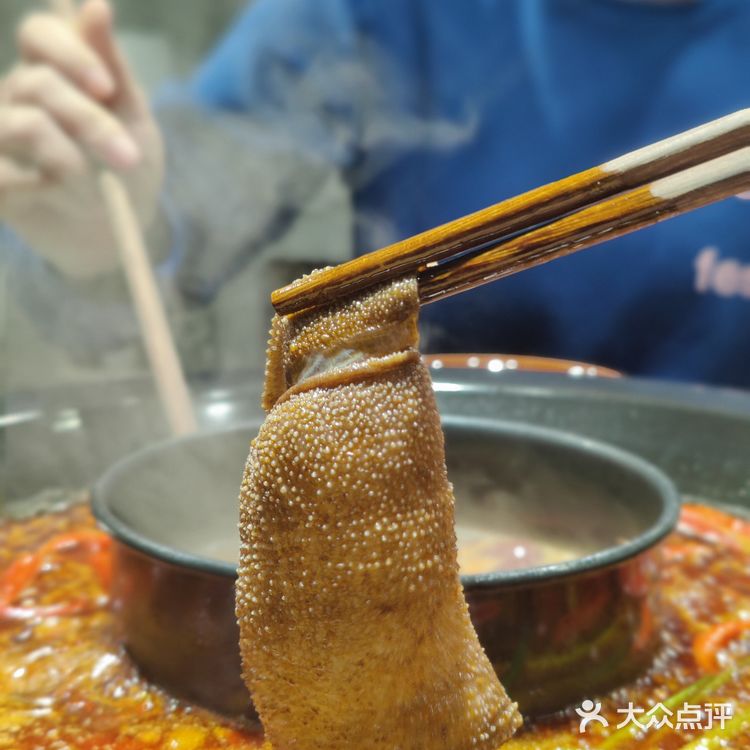 好吃不贵的正宗重庆火锅,麻辣排骨超香嫩。