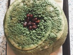 抹茶红豆软欧包-风车面包