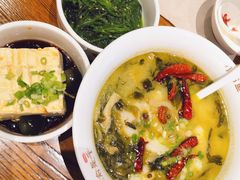 -渝是乎酸菜鱼·川渝小炒(新世界百货望京店)