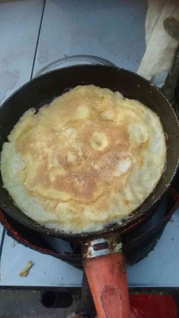 大饼鸡蛋-"在还没到天津之前还真的没吃过鸡蛋大饼这种.