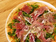 火腿芝麻菜披萨-城市大道红炉披萨烘焙坊