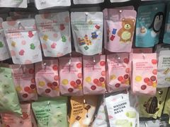 -名创优品(北京新中关购物中心地铁层店)