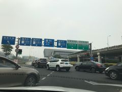 -虹桥火车站-停车场