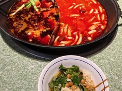 酸汤鸳鸯锅-憨铁匠老火锅(龙岗万科里店)