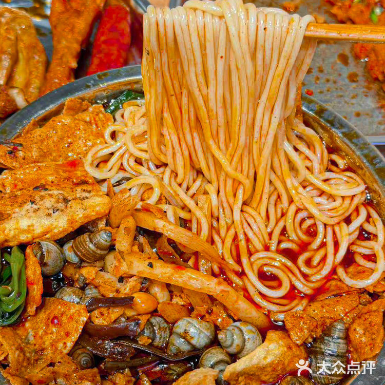 精神广西人在淄博找到了蕞好吃的螺蛳粉！