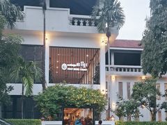 -Neary Khmer Restaurant