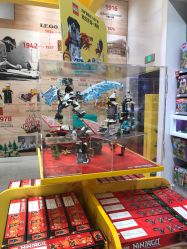-乐高品牌旗舰店(人民广场店)